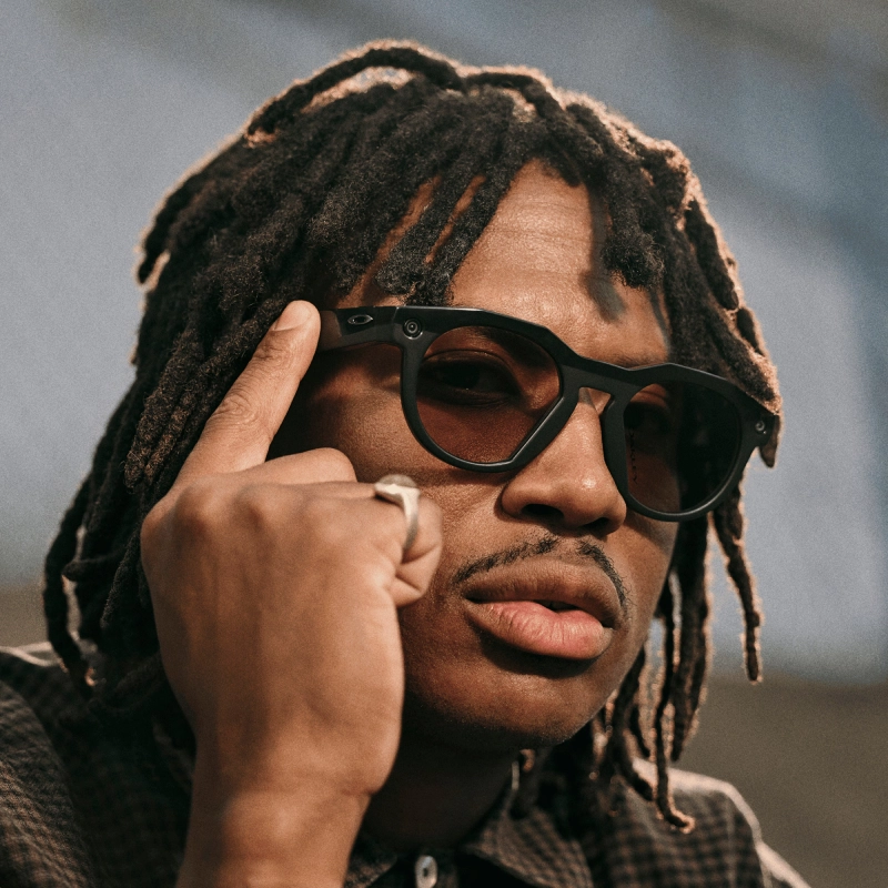 قیمت و خرید عینک هوشمند متا اوکلی مدل HSTN W8002 با لنزTransitions Amethyst  سایز 51